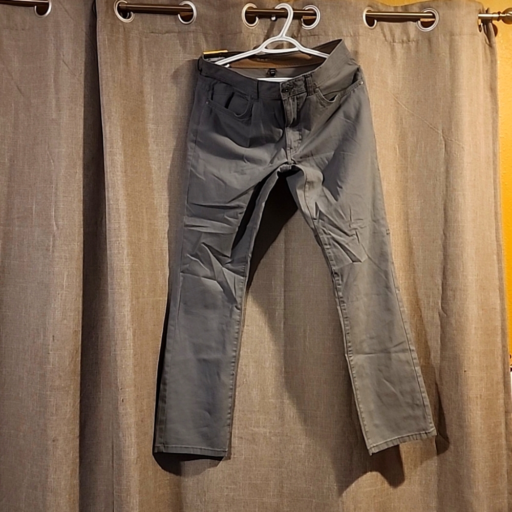 Bass Men's Grey jeans/khaki style pants.  32/32